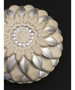 Concrete Paperweight - Chrysanthemum - Silver Highlights - €15,38 EUR