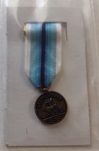 COAST GUARD ARCTIC SERVICE MEDAL MINIATURE NEW IN PACK :KY24-10 - $11.88