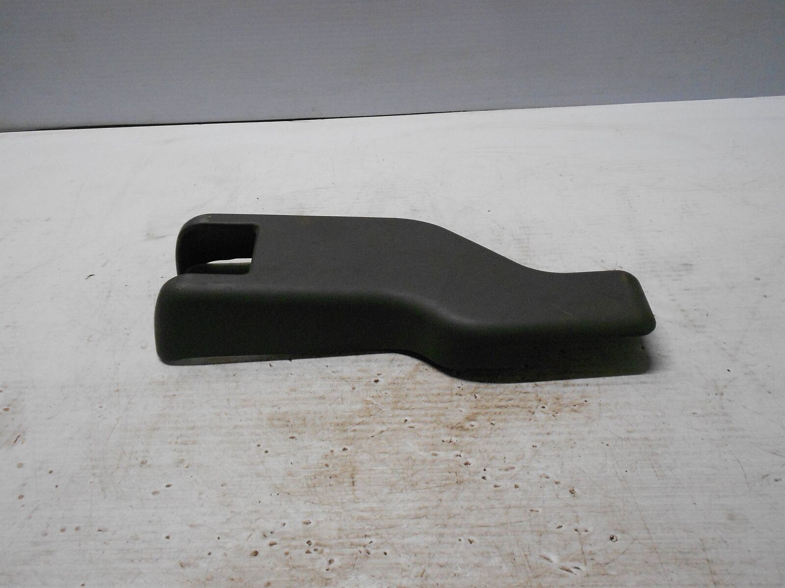 2003-2006 Chevrolet GMC Tahoe Yukon Rear Right Seat Track Cover 15181157... - $29.99