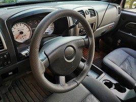 Fits Saturn Relay 05-07 Grey Perf Leather Steering Wheel Cover Black Seam - £43.49 GBP