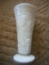 Indiana White Milk Glass Colony Harvest Grapes Leaf Vines Wedding Vase - £10.23 GBP