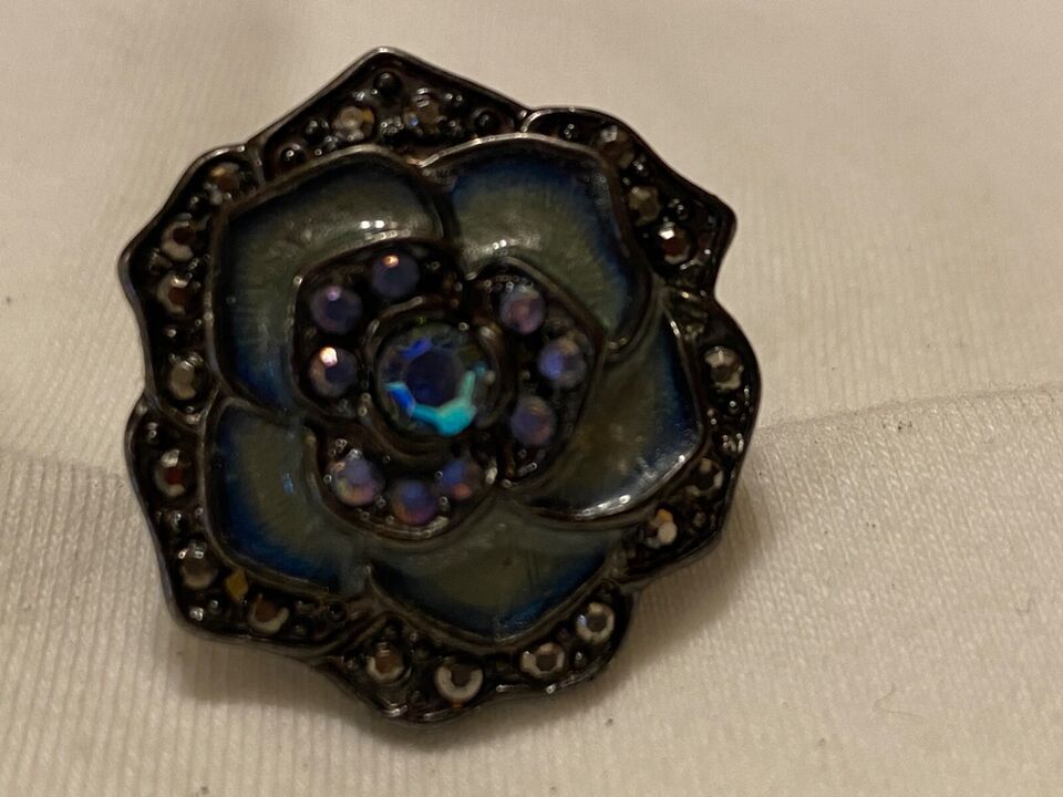 Vintage Stretch Costume Jewelry Ring. - $5.00