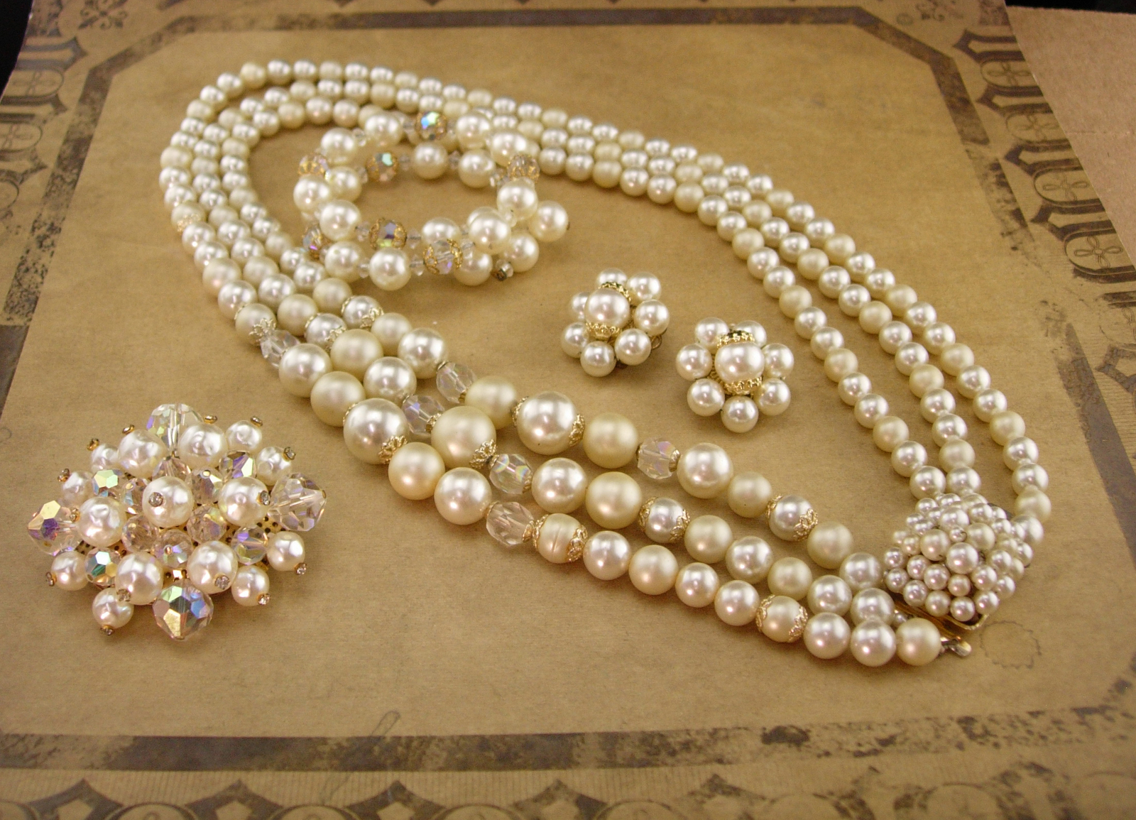 Primary image for Vintage Pearl necklace parure  / pearl bracelet / rhinestone BIG brooch / Annive