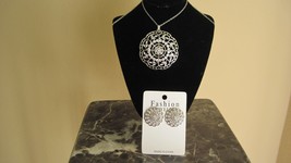 Lacy 23&quot; Silver Plated Pendant Necklace AND Matching Pierced Earrings NWT  689 - £11.61 GBP