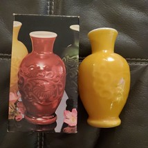 Vintage Avon Spring Bouquet Fragranced Vase Amber Yellow 1981 Still Smells 6 In - £14.12 GBP
