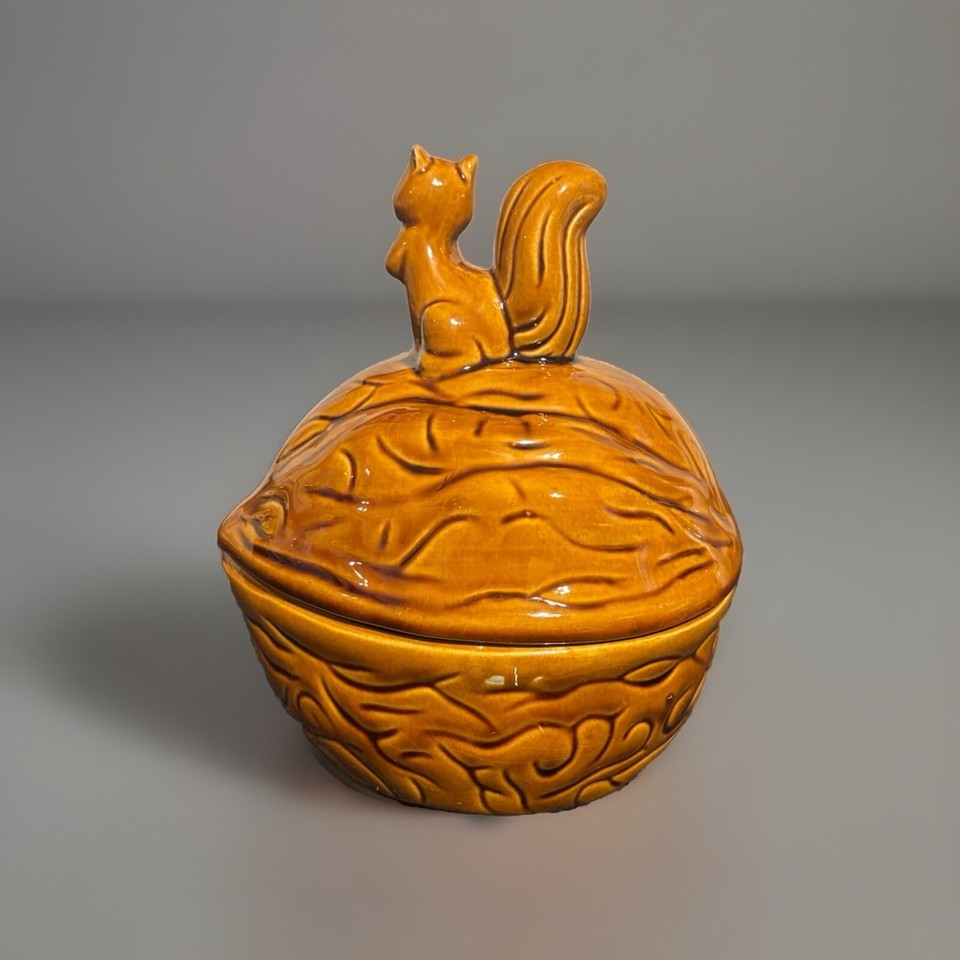 VINTAGE CERAMIC LIDDED NUT CANDY DISH WALNUT SHAPED WITH SQUIRREL ON TOP Item image 3