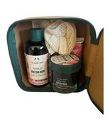 The Body Shop British Rose Essentials Gift Kit Shower Gel Body Yogurt Ha... - $749.35 MXN