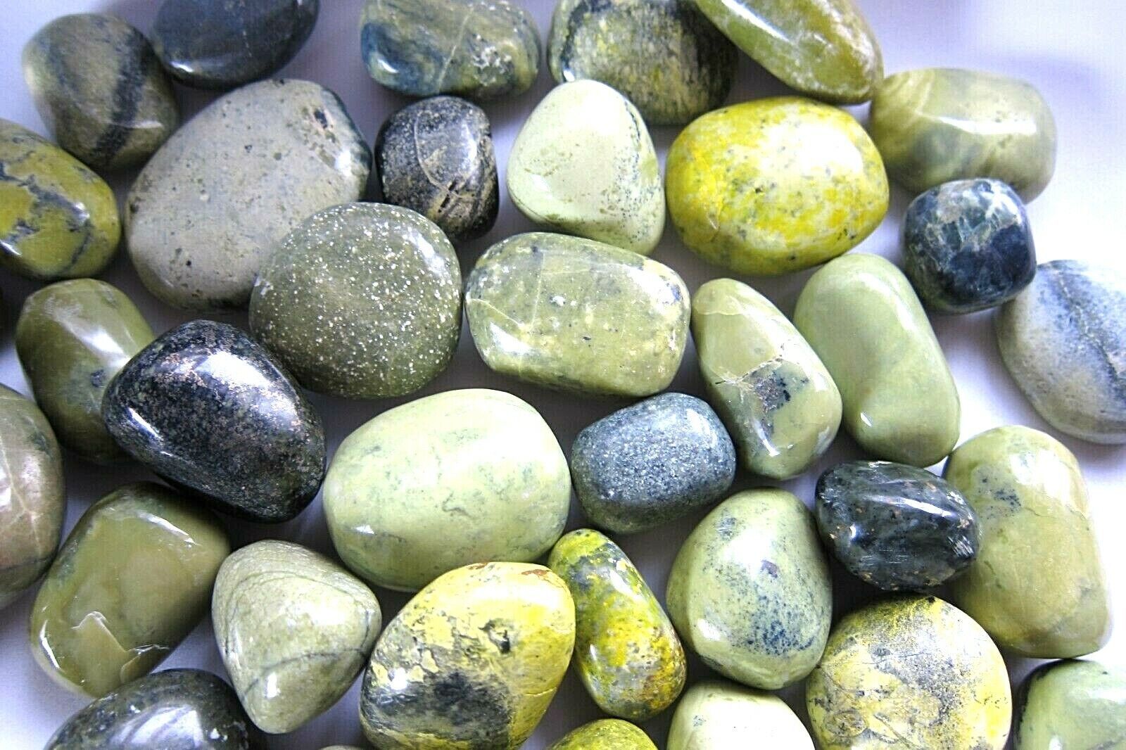 One Serpentine Tumbled Stone Brazil 20-25mm Healing Crystal Kundalini Ge... - $1.93
