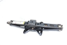 05-11 CADILLAC STS EMERGENCY SPARE TIRE JACK Q7796 image 4