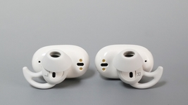 Bose QuietComfort 831262-0020 Wireless Earbuds with Charging Case READ image 4