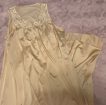 Vintage 1970s Nylon Nightgown Gown Full length Lorraine Medium - $41.13