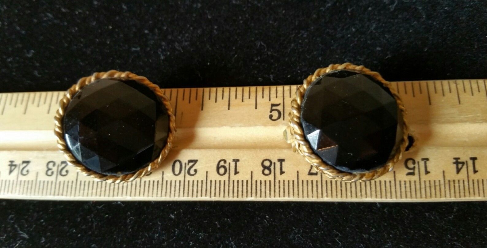Unbranded Vintage Mid Century Gold Tone Faux Black Onyx Button Clip On Earrings Item image 9