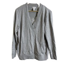 Zenergy By Chicos Womens Sequin V Neck Pullover Gray Sweater Size 1 Medium Pouch - £12.63 GBP