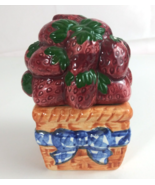 Vintage Basket Of Strawberries Salt & Pepper Shakers - €9,99 EUR Vintage Basket Of Strawberries Salt & Pepper Shakers - €9,99 EUR