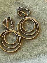 Vintage Midcentury Round Interlocking Open Circle Silvertone Dangles Clip Earrin - £9.02 GBP