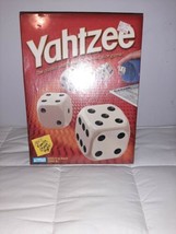 YAHTZEE Dice Game 2004 Hasbro Family Game Shake &amp; Roll FACTORY SEALED - $168.30 MXN