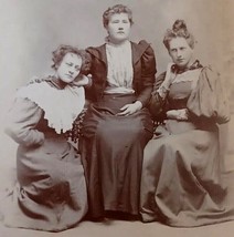 Unusual Cabinet Card Photo Three Women Something Off Ryerson Studio Detroit MN - £29.70 GBP