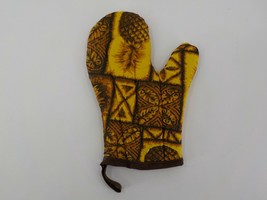 LANAKILA CRAFTS HAWAIIAN OVEN MITT PINEAPPLES QUILTED THICK LINING COOKI... - $14.99