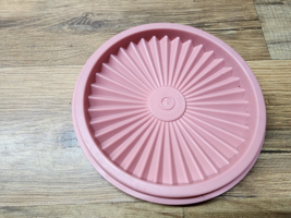 Vintage Tupperware Tupper-Seal Pink Replacement Lid 812-20 - SHIPS FREE - $11.79