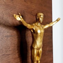 Modern Golden Metal Cast Sculpture Jumping Man Interior Wall home Decoration Gif - £102.31 GBP