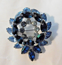 KRAMER Vintage Silver Tone 3D Raised Layered Blue Rhinestone Brooch Pin MINT - £55.91 GBP