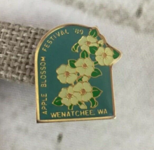 Vintage 1989 Apple Blossom Festival Lapel Pin Small Collectible Wanatche... - £8.92 GBP