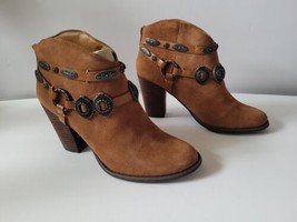 VERY VOLATILE Los Angeles Cowgirl Suede Ankle Booties 4 inch Wedge Heel Womens 6 - £29.59 GBP