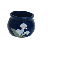 Sirius Enterprises 1985 Blue Small Planter Dish Calla Lily Flower Leaves Pottery - £10.94 GBP