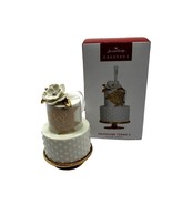 Hallmark Keepsake Ornament A Sweet Beginning 2022 Wedding Cake White Gol... - £9.54 GBP