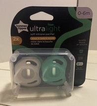 2 Tommee Tippee Ultra Light Soft Silicone Pacifiers 0-6 Month Green and White - £7.83 GBP