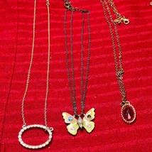 Lot of three vintage lovely necklaces - €14,75 EUR