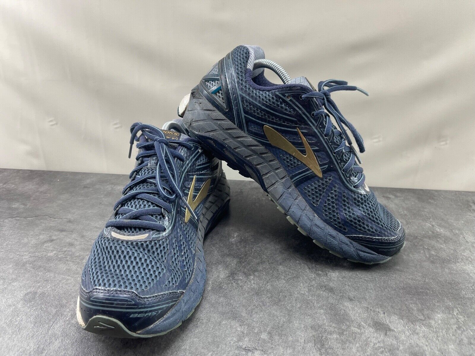 Brooks Sneakers Men 10 D Beast 16 Running Shoes Blue Gold Athletic 11022... - $37.44