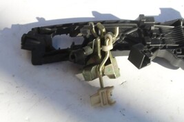 2000-2002 MERCEDES S430 S500 W220 REAR DRIVER EXTERIOR DOOR HANDLE MOUNTING 3139 image 3