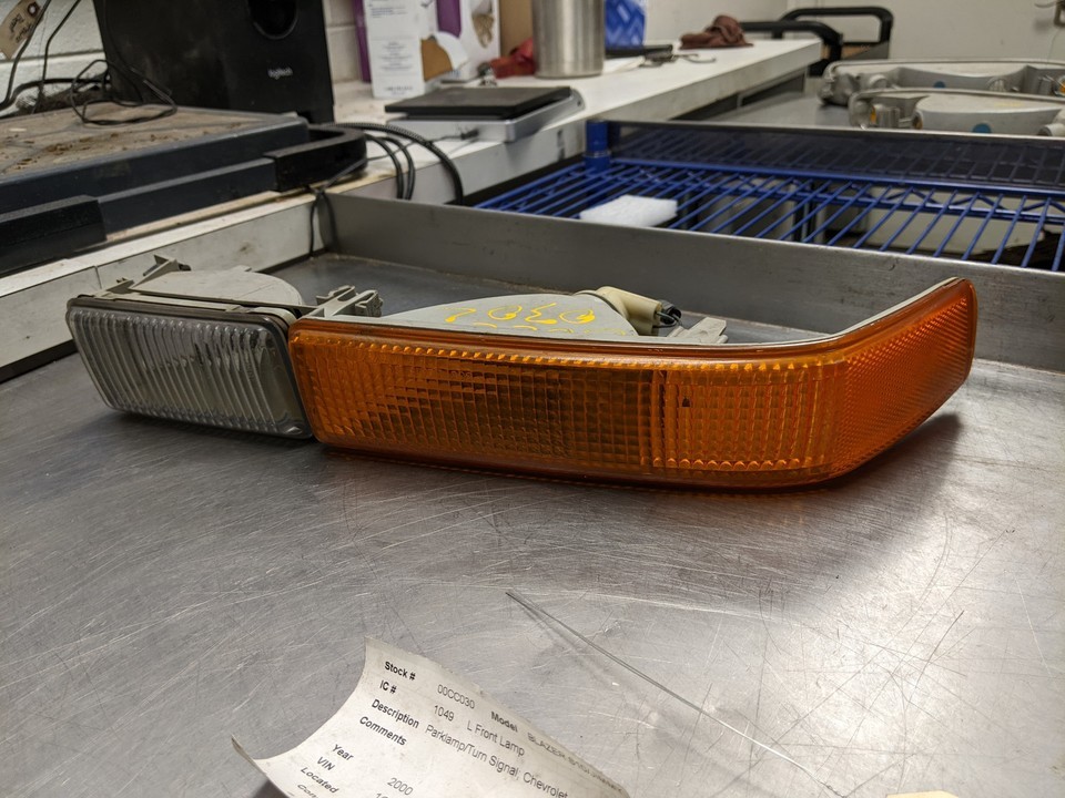 Left Turn Signal Assembly For 98-05 Chevrolet Blazer  4.3 - $33.21