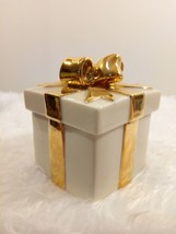 Vintage The Lenox Gold Keepsake Box 3 1/2&quot; Tall Fine Ivory China 1999 - $21.78