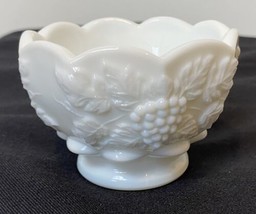 Vintage WG Westmoreland Paneled Grape Milk Glass Small Bowl - £9.68 GBP