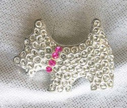 Cute Pink Rhinestone Textured Silver-tone Scotty Dog Brooch 1940s Vint. 1 1/4&quot; - £9.77 GBP
