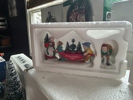 Department 56 ~ Heritage Village Collection  ~ Delivering the Christmas Greens - £15.14 GBP