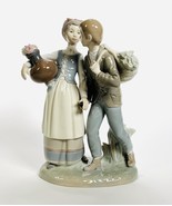 Rare Lladro Espagne Porcelaine Figurine, Couple Homme Et Femme Vase Et Panier - $308.99
