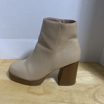 True Craft Womens Boots Tan WildFlower Platform Size 9M - $27.95