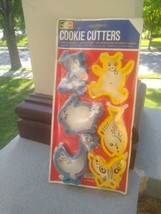 Vintage 6 USA made Cookie Cutters Animal *nos* Rabbit Dog Butterfly Bunny - £7.14 GBP