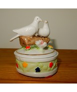 Arnart Imports Royal Crown lidded trinket box w/ colorful birds &amp; flower... - $335.37 MXN