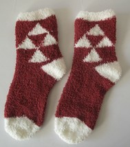 Womens Red &amp; White Soft Fuzzy Crew Socks Regular Geometric Patterns - $2.96