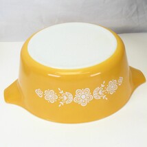 VINTAGE PYREX 475B 2.5 Quart Butterfly Gold CASSEROLE DISH 8.75&quot; Dia x 3... - $14.69