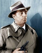 Robert Mitchum in iconic Philip Marlowe pose 1975 Farewell My Lovely 8x10 photo - £7.76 GBP