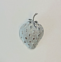 Sarah Coventry Strawberry Brooch Pin, Textured Silver Tone Fruit  2&quot; Vtg Gift - $6.49