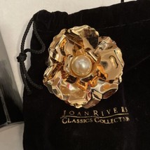 JOAN RIVERS Gold Pearled Enamel Gardenia Flower AB Pearl Center Brooch Pin - £45.88 GBP