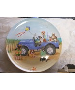 Round Melamine Plate Dish 11&quot; - Dogs &amp; Cats Sitting In Jeep By The Beach - $163.27 MXN