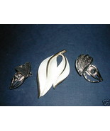 Sarah Coventry Leaf Pin with Silver Earrings - $198.78 MXN