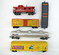 Vintage TYCO HO Train Mobile Oil Tanker Old Dutch Freight Livestock Caboose - $38.79